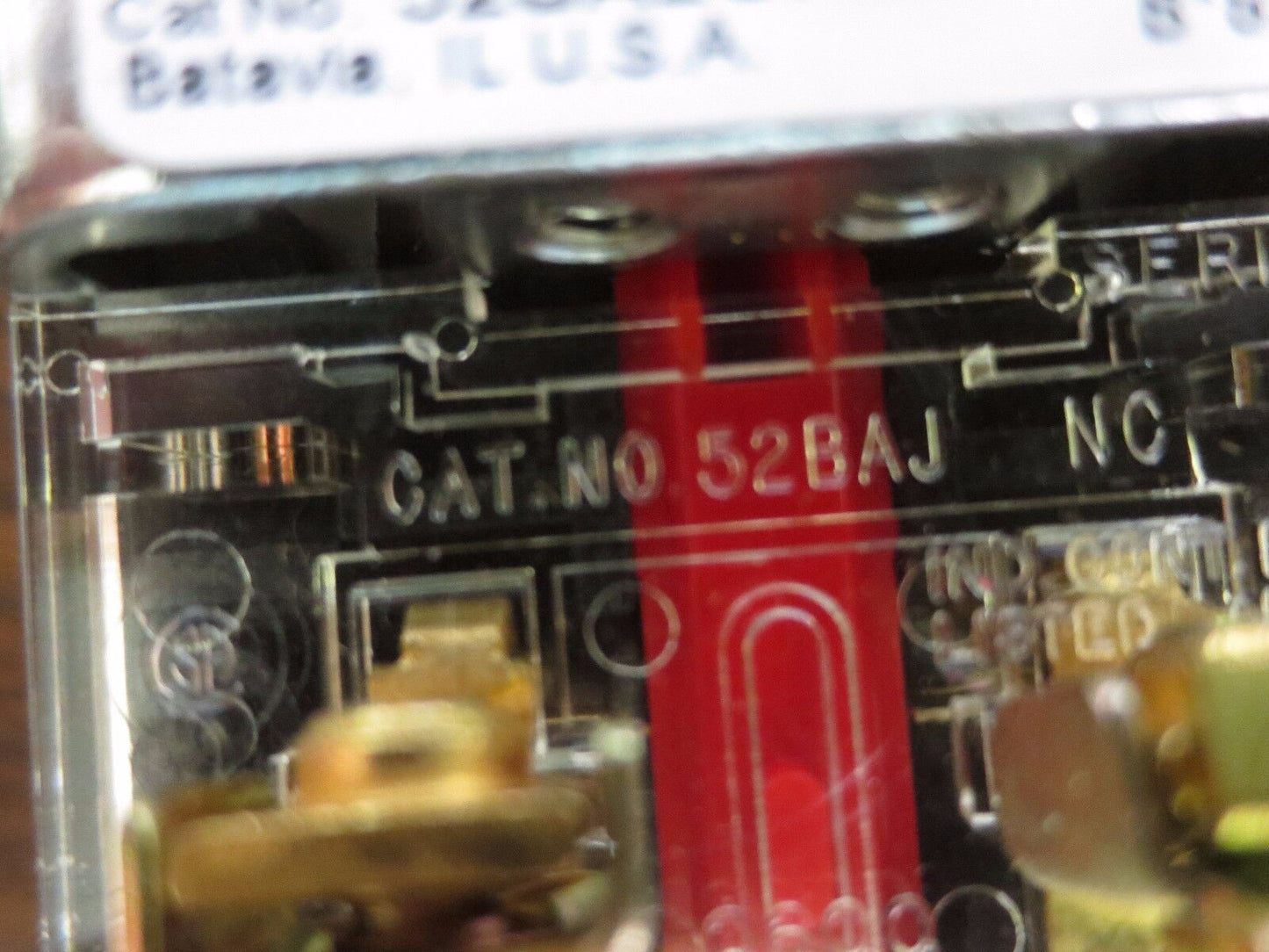 FURNAS 52SA2GAB Ser. F - THREE-POSITION SWITCH, CENTER OFF + 52BAJ