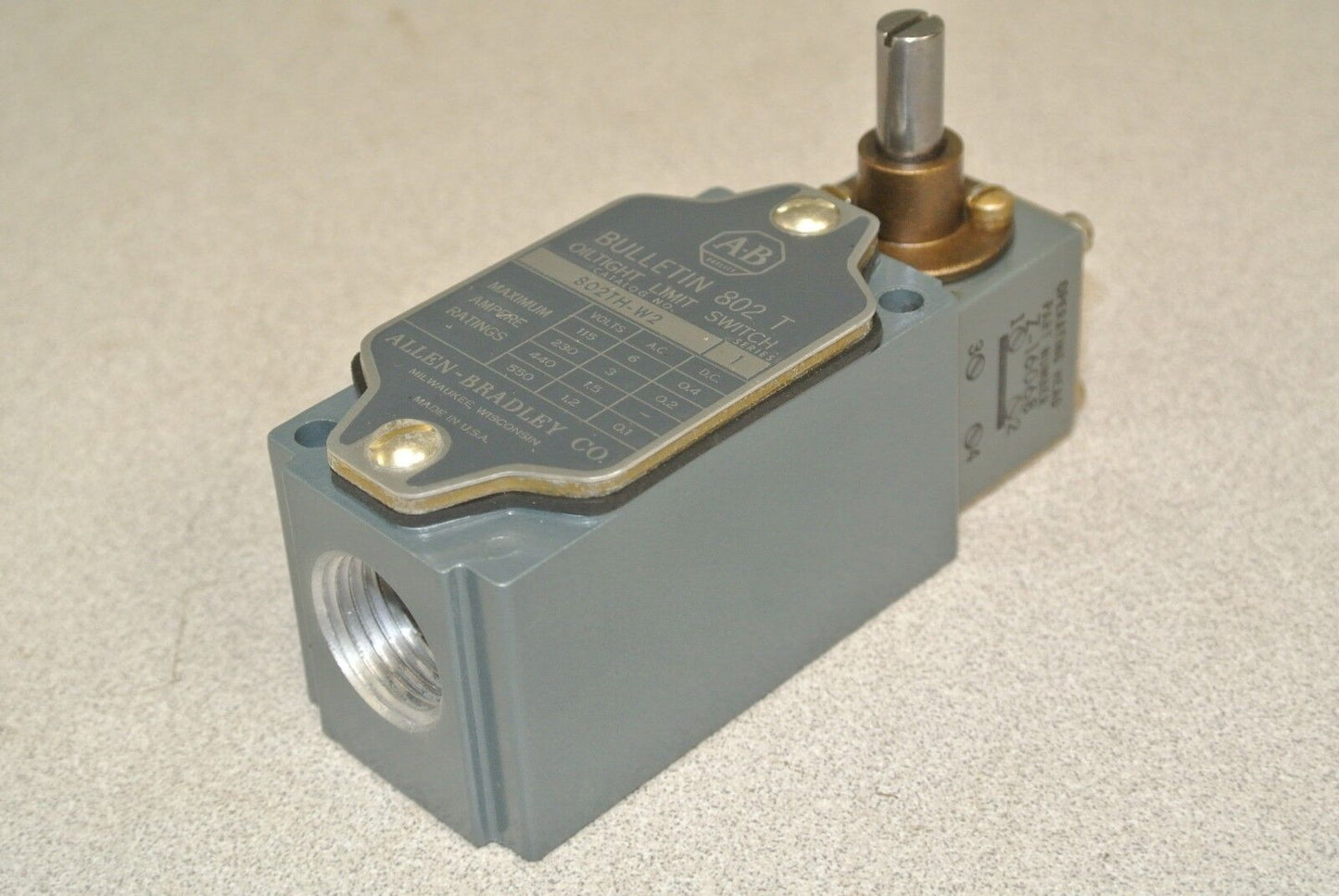 ALLEN-BRADLEY 802T-HW2 OILTIGHT LIMIT SWITCH Ser 1 / SPRING RETURN / NEW SURPLUS
