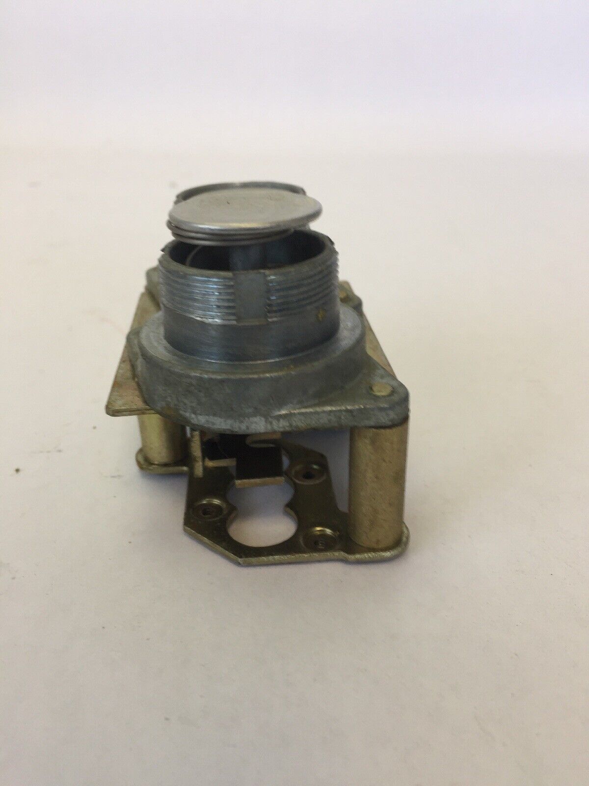 GE CR2940UM600E HEAVY DUTY OILTIGHT PUSHBUTTON OPER ONLY LESS COLOR RINGS MAINT