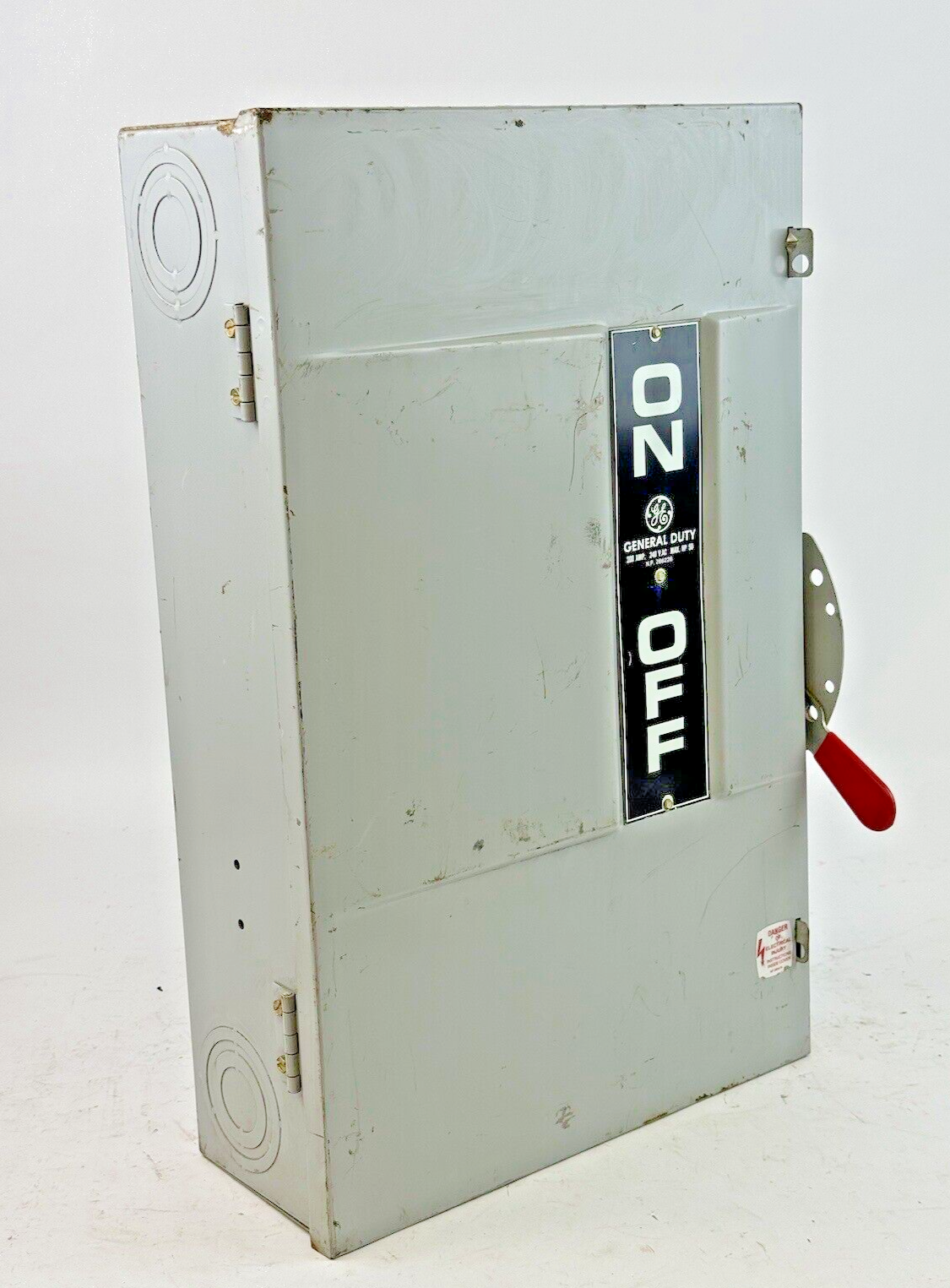 GE - TGN3324 MODEL 6 - SAFETY SWITCH NON-FUSIBLE - 200A/ 240VAC/ 3 POLE/ TYPE 1