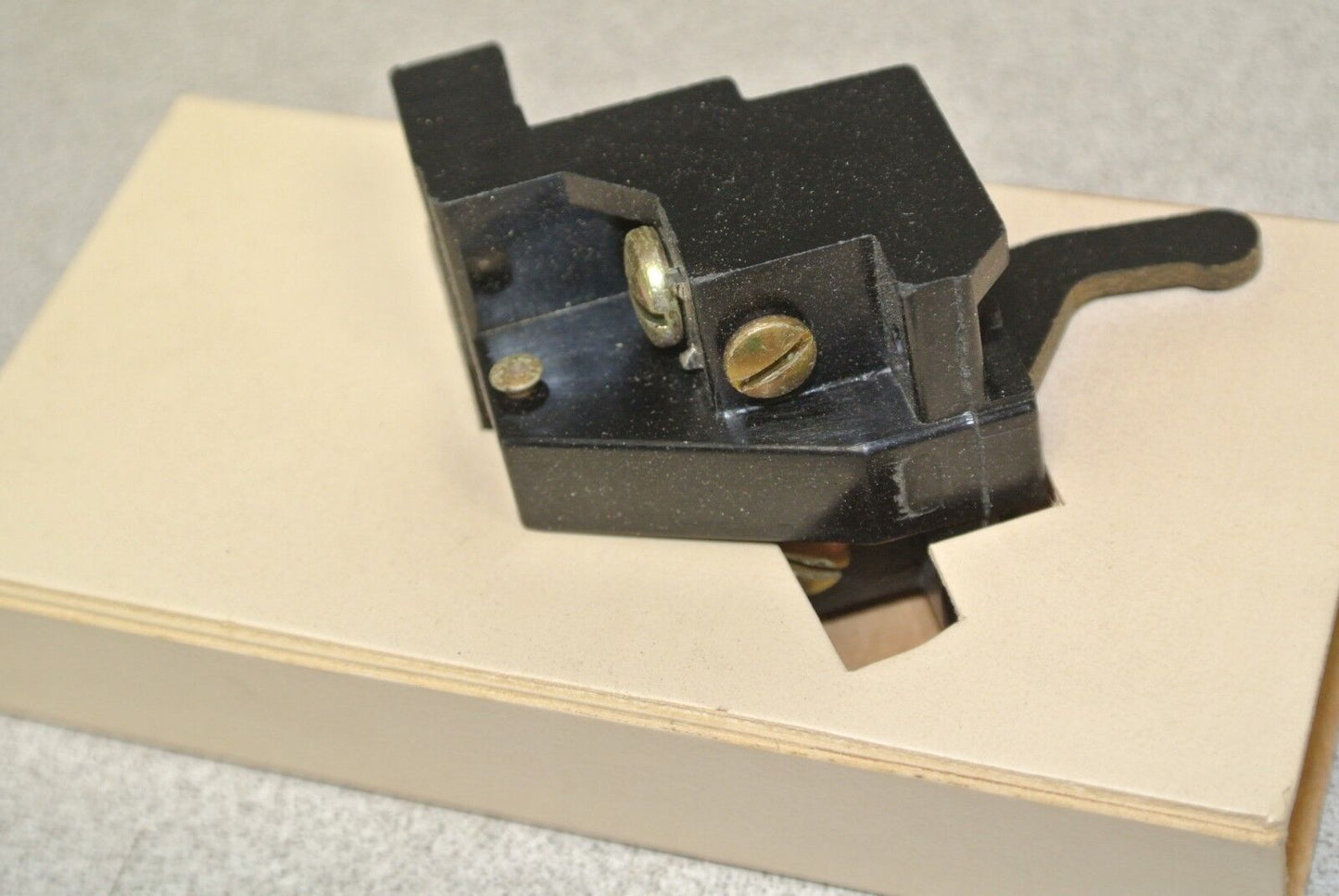 ALLEN-BRADLEY 895-A2M AUXILIARY CONTACT / SIZE 2 & 3 / 100A & 200A / NEW SURPLUS
