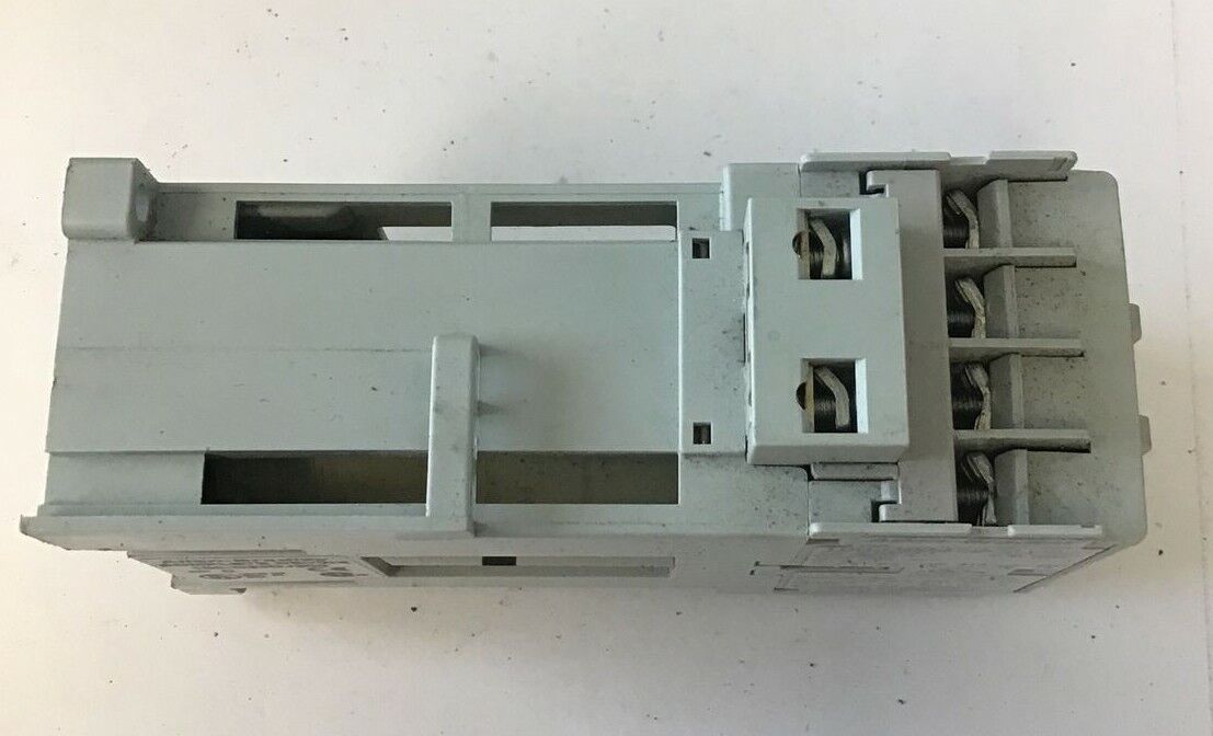 ALLEN BRADLEY 100-C23Z*200 CONTACTOR SER.C 690V 32A 100-C23DJ200***LOTOF2***