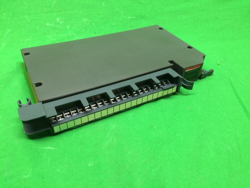 ALLEN BRADLEY 1771-IAD/C INPUT MODULE W/ 1771-WH WIRING HARNESS