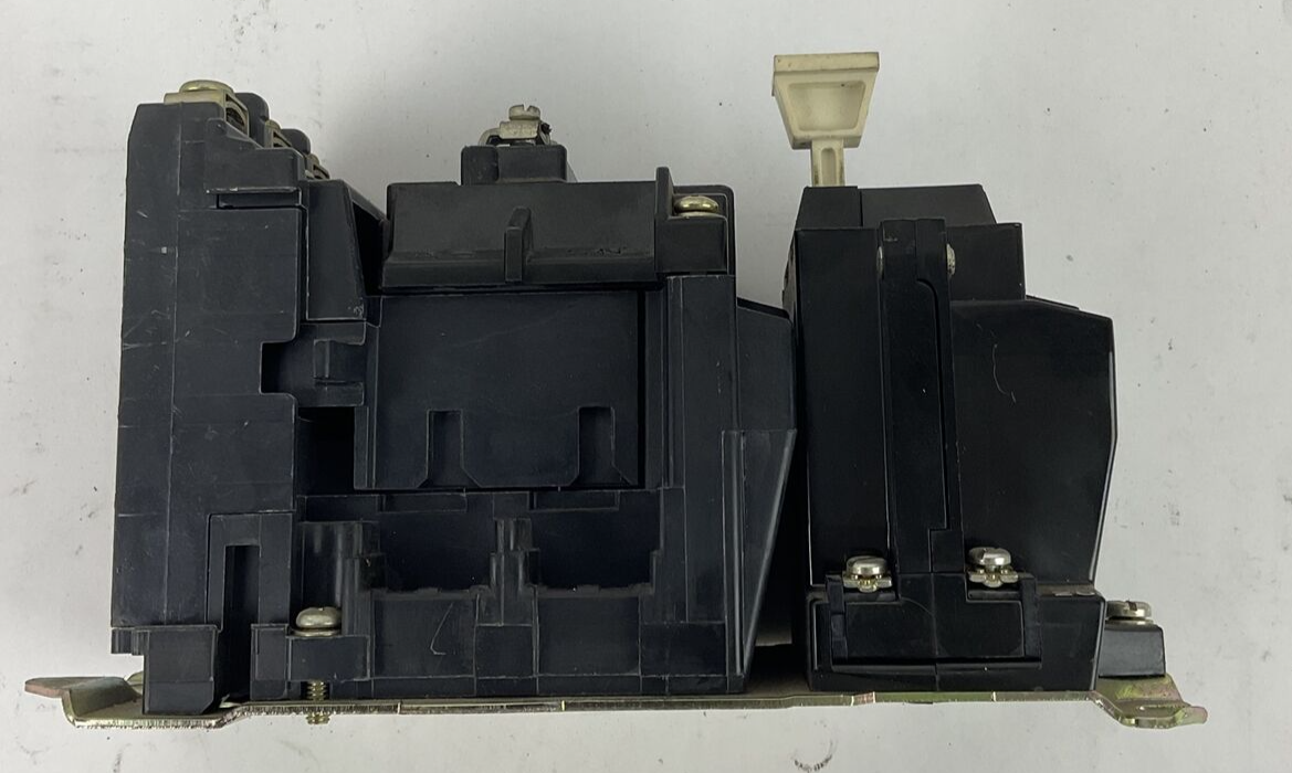 ALLEN BRADLEY509-AOD STARTER SER.A 600VAC 5HP CB236 120V COIL NO HEATERS