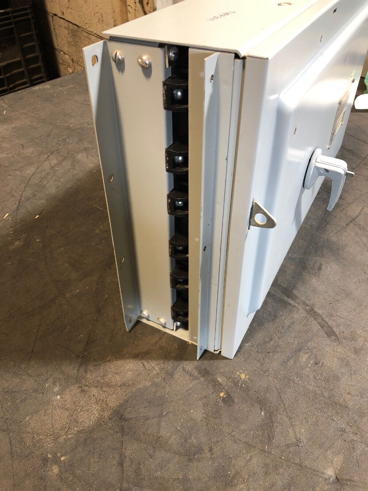 GE TYPE QMR THFP325 400 Amp 240VAC 250DVC Panelboard Unit W/Hardware