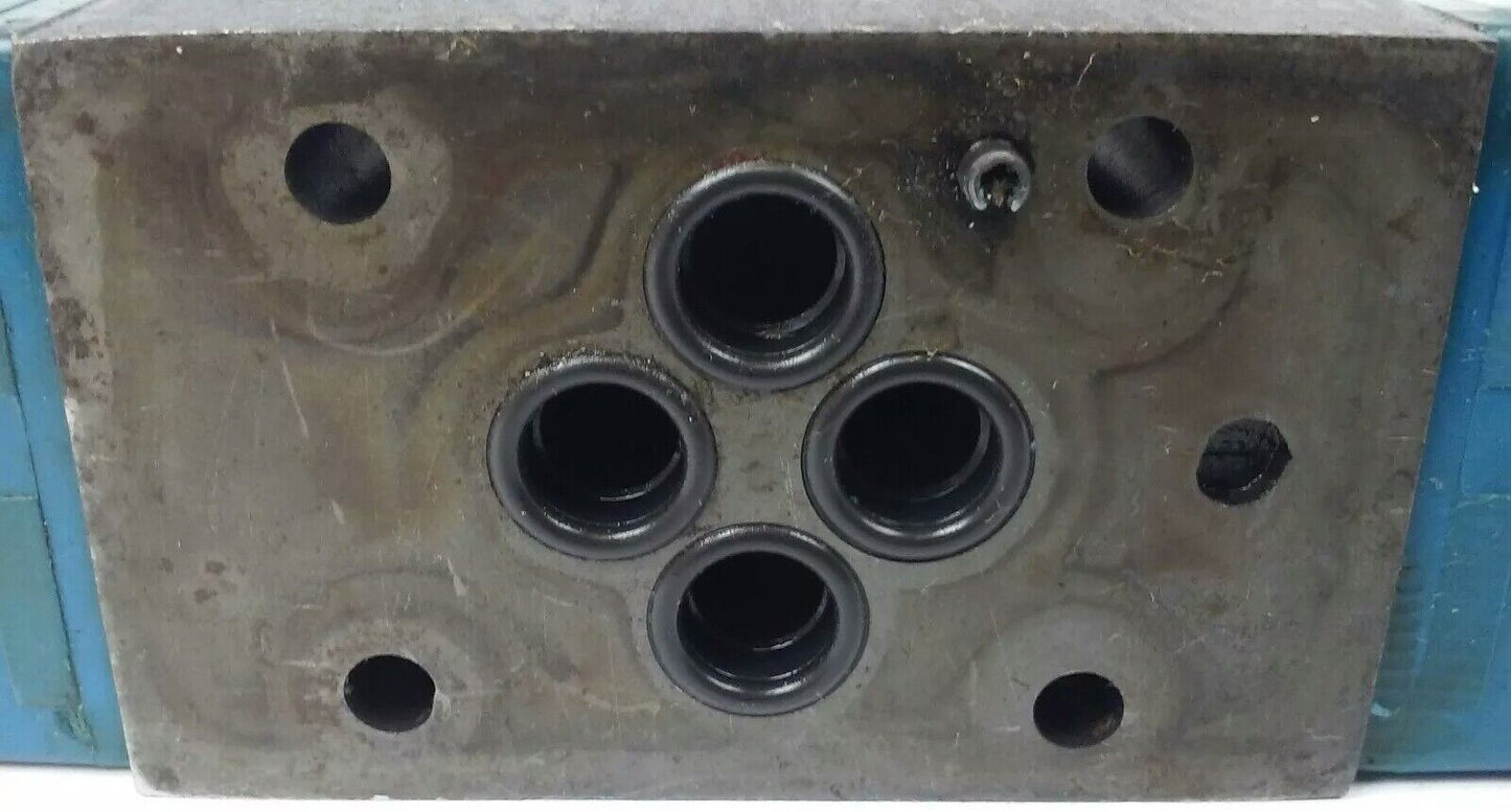 VICKERS, DG4V-3-6C-M-FPA5WL-D1-HL7-60, HYDRAULIC CONTROL VALVE, 02-329218, USED