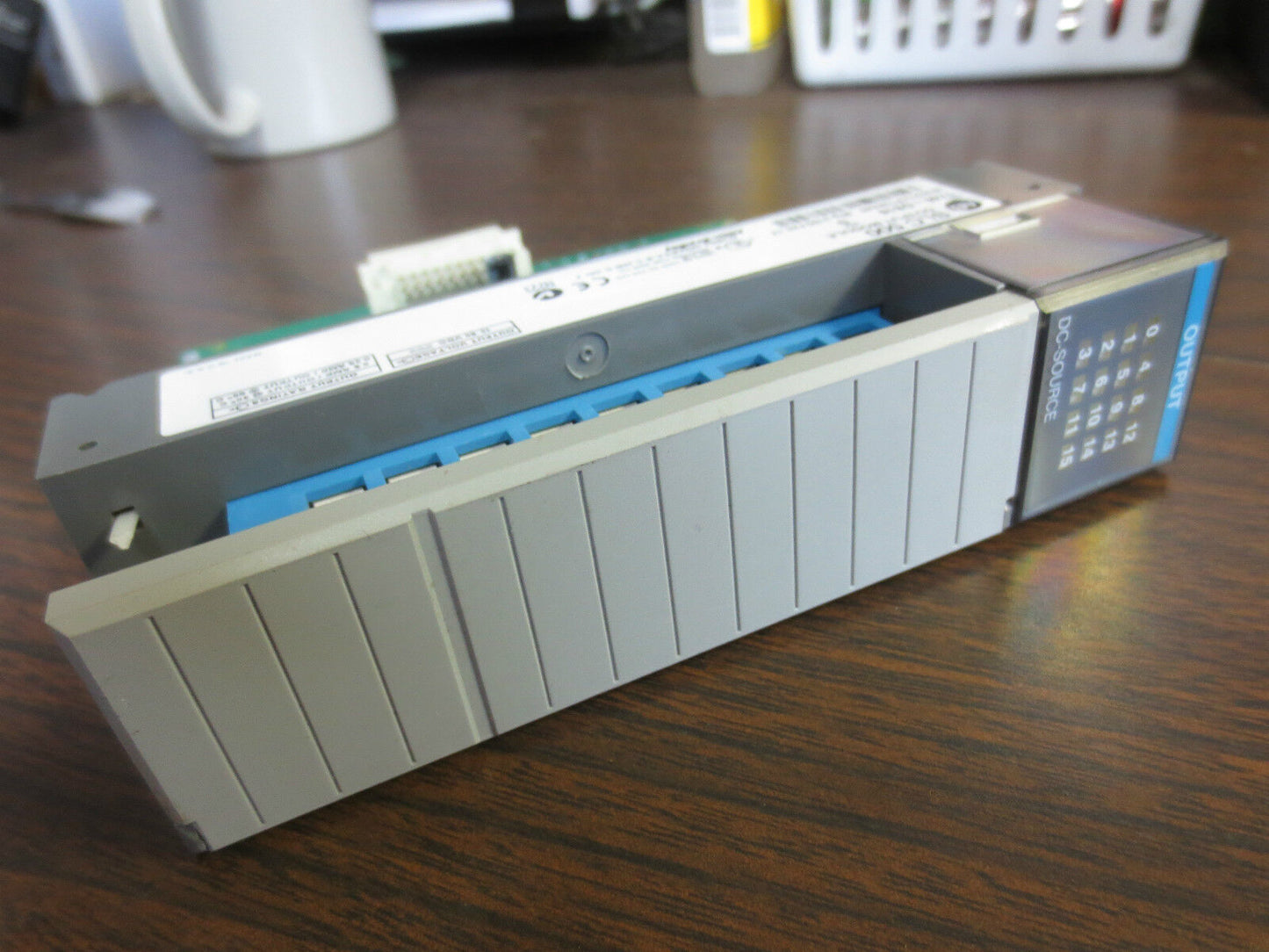 ALLEN-BRADLEY 1746-OB16 SLC500 OUTPUT MODULE - Ser. D - OUTPUT 10-60VDC