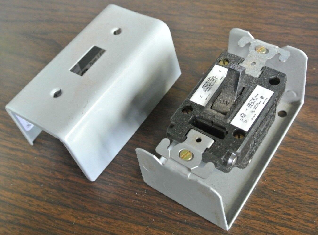 GE CR101Y1 - MANUAL MOTOR STARTER, SINGLE SPEED - 1HP, 115/230VAC NEW SURPLUS