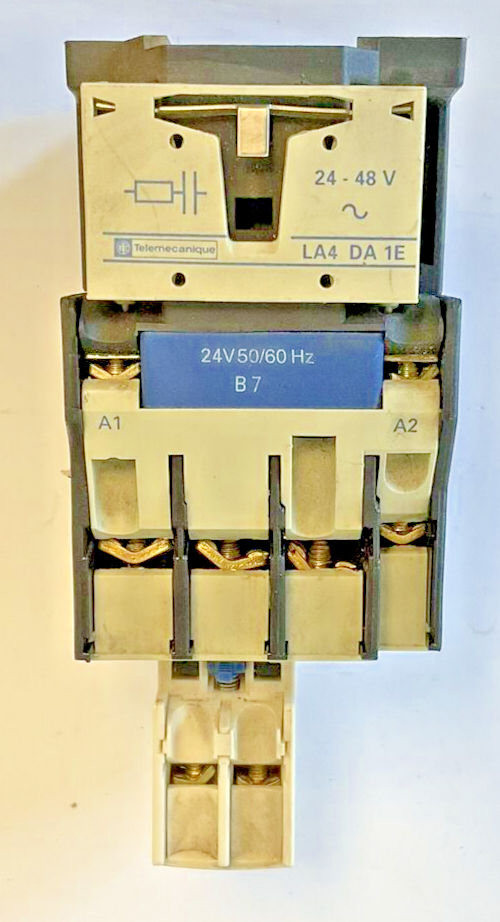 TELEMECANIQUE SQUARE D LC1 D3201,LADN11, LA4DA1E CONTACTOR