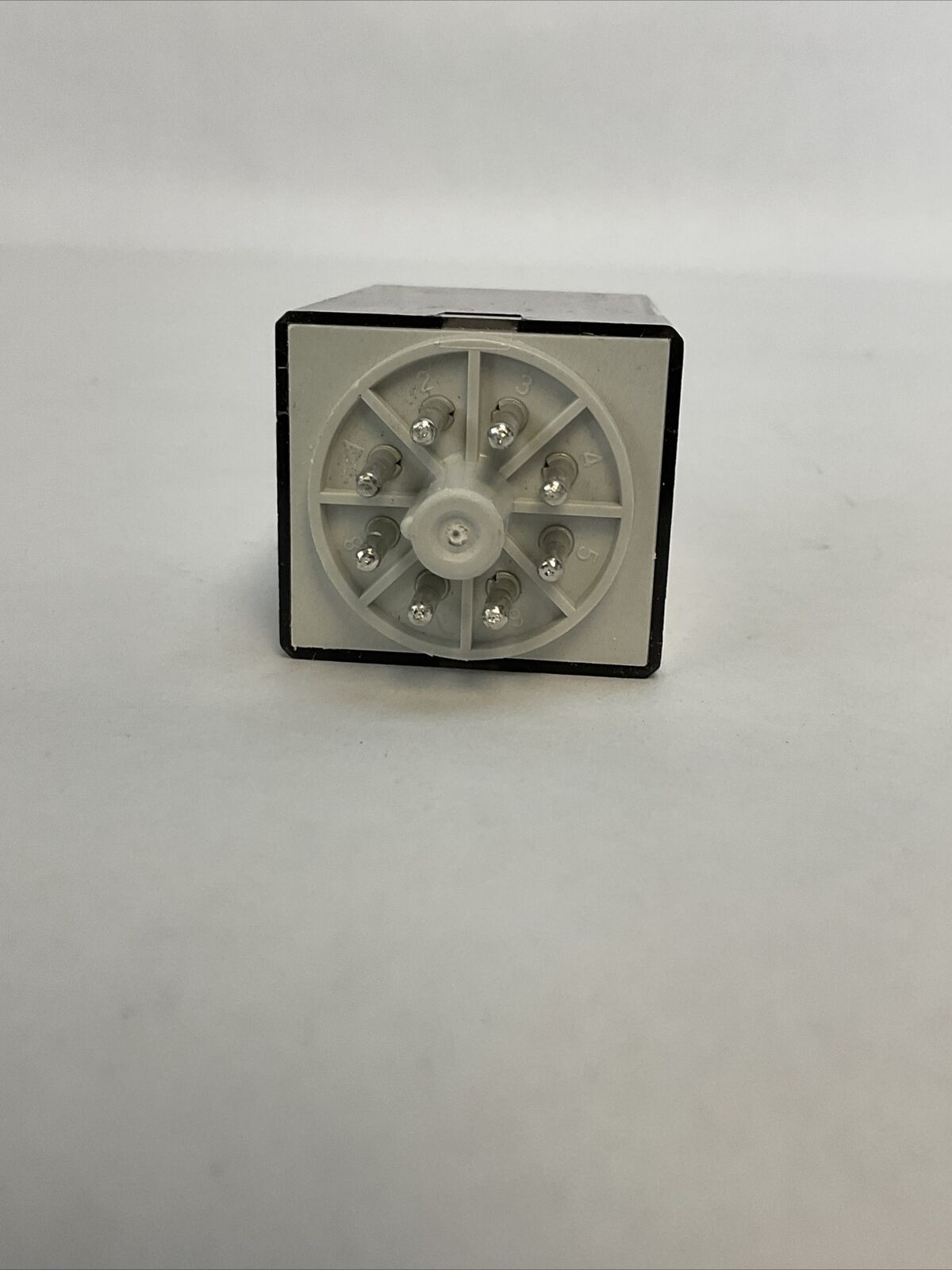 ALLEN BRADLEY 700-HA32A1-3 SER D RELAY 10A 2 C/O (DPDT) 120VAC 50/60HZ