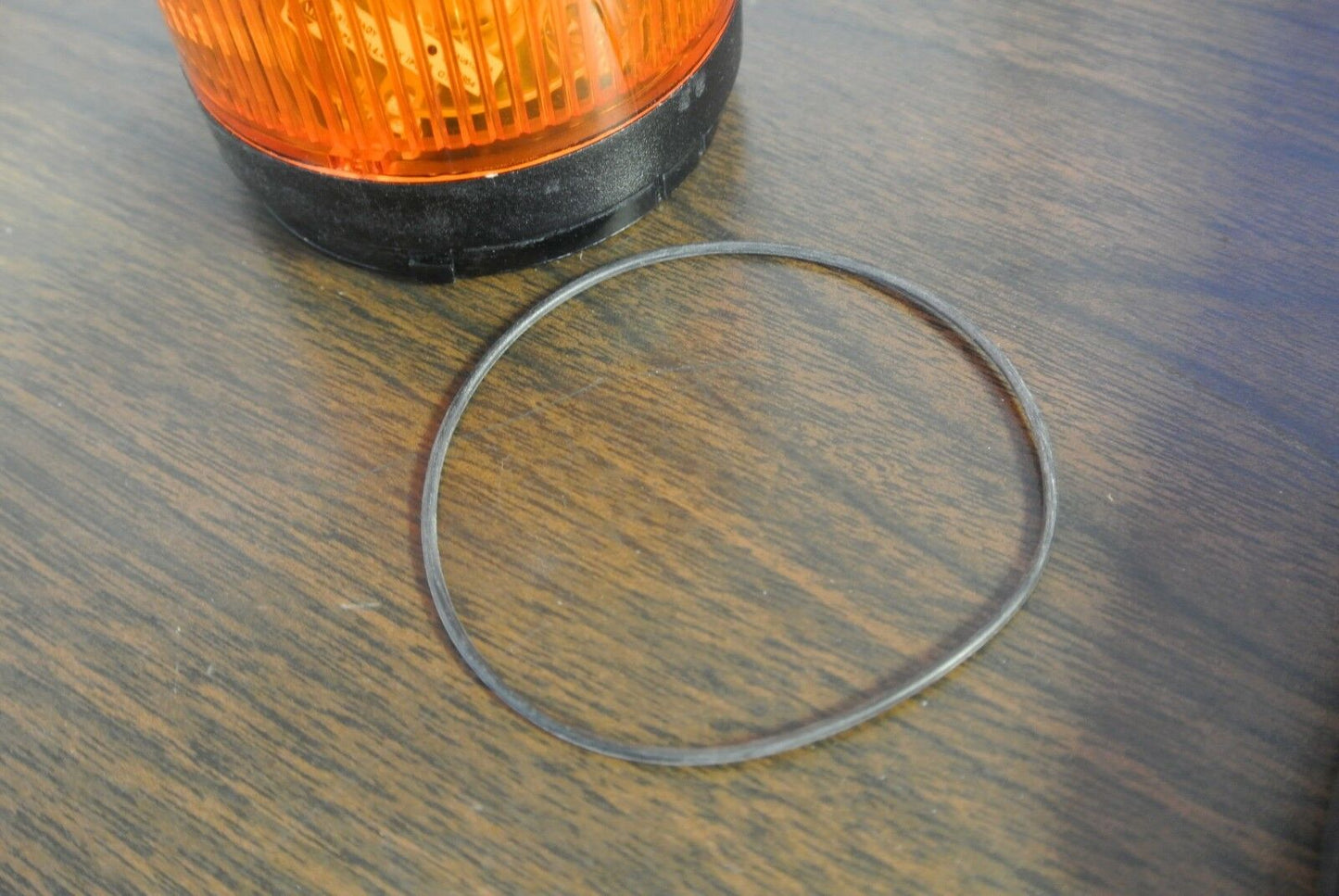 ALLEN-BRADLEY 855T-B10DN5 - AMBER STACK LIGHT, STEADY - 120VAC - NEW SURPLUS
