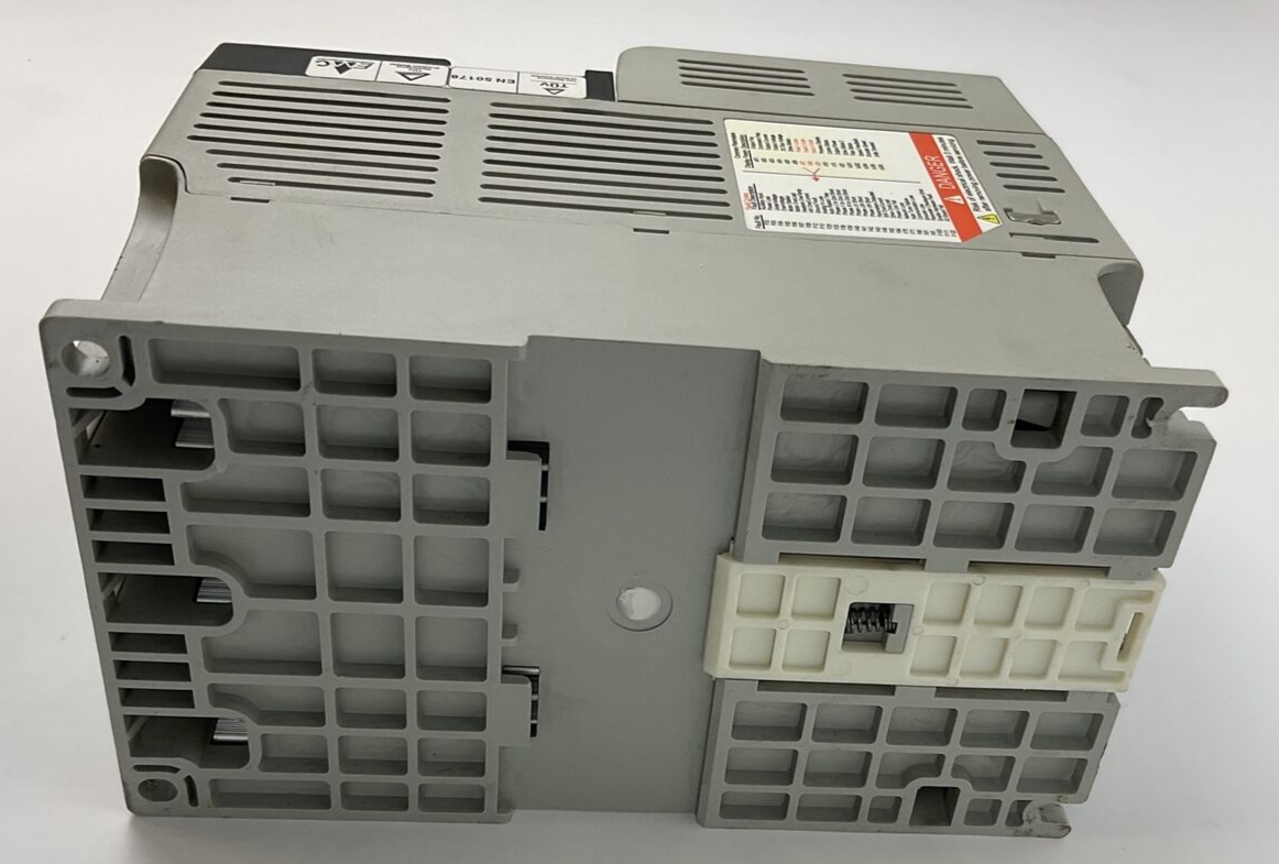 ALLEN BRADLEY 22D-D2P3N104 POWERFLEX 40P 3PHASE 3.2A FRN:2.01 SER.A 1HP