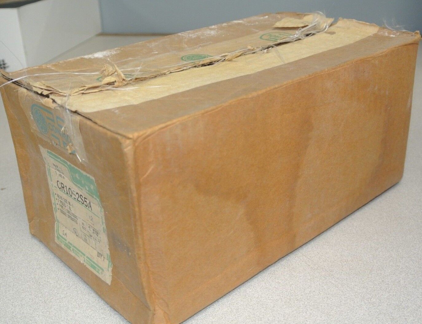 GE CR1062S5A - MANUAL MOTOR STARTER / TOGGLE SWITCH in ENCLOSURE / NEW SURPLUS