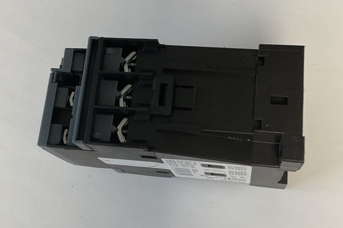 SIEMENS 3RT2026-1FB40 CONTACTOR 24VDC 35A 600VAC