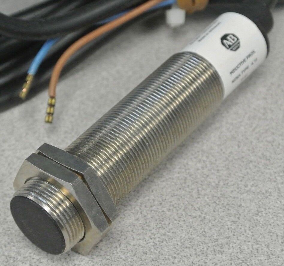 ALLEN-BRADLEY 871C-D5NE18-A2 CYLIND. INDUCTIVE PROXIMITY SWITCH / 10-30VDC 18mm