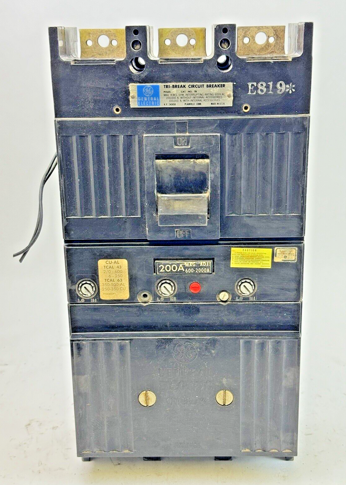 GE - TB43200 - TRI-BREAK FUSED BREAKER W/ SHUNT - TB43F - 200 A, 3 POLE, 600 VAC