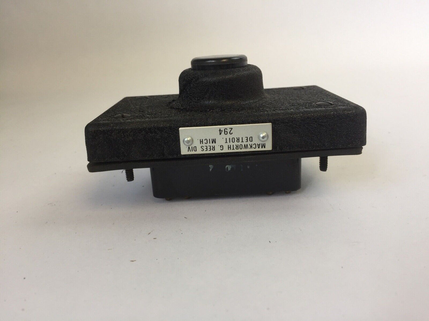 REES 294 BLACK PUSHBUTTON SWITCH