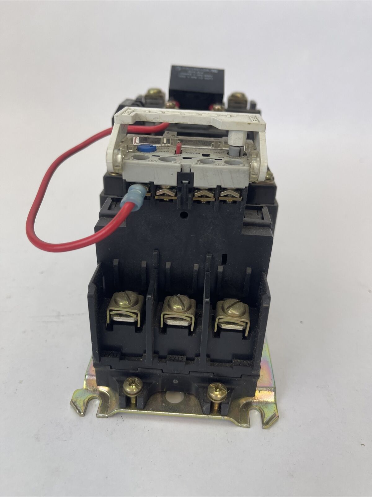 ALLEN BRADLEY 509-B0D-A2E STARTER 600VAC 27A 10HP SER B COIL 115-120V 592-A2EA