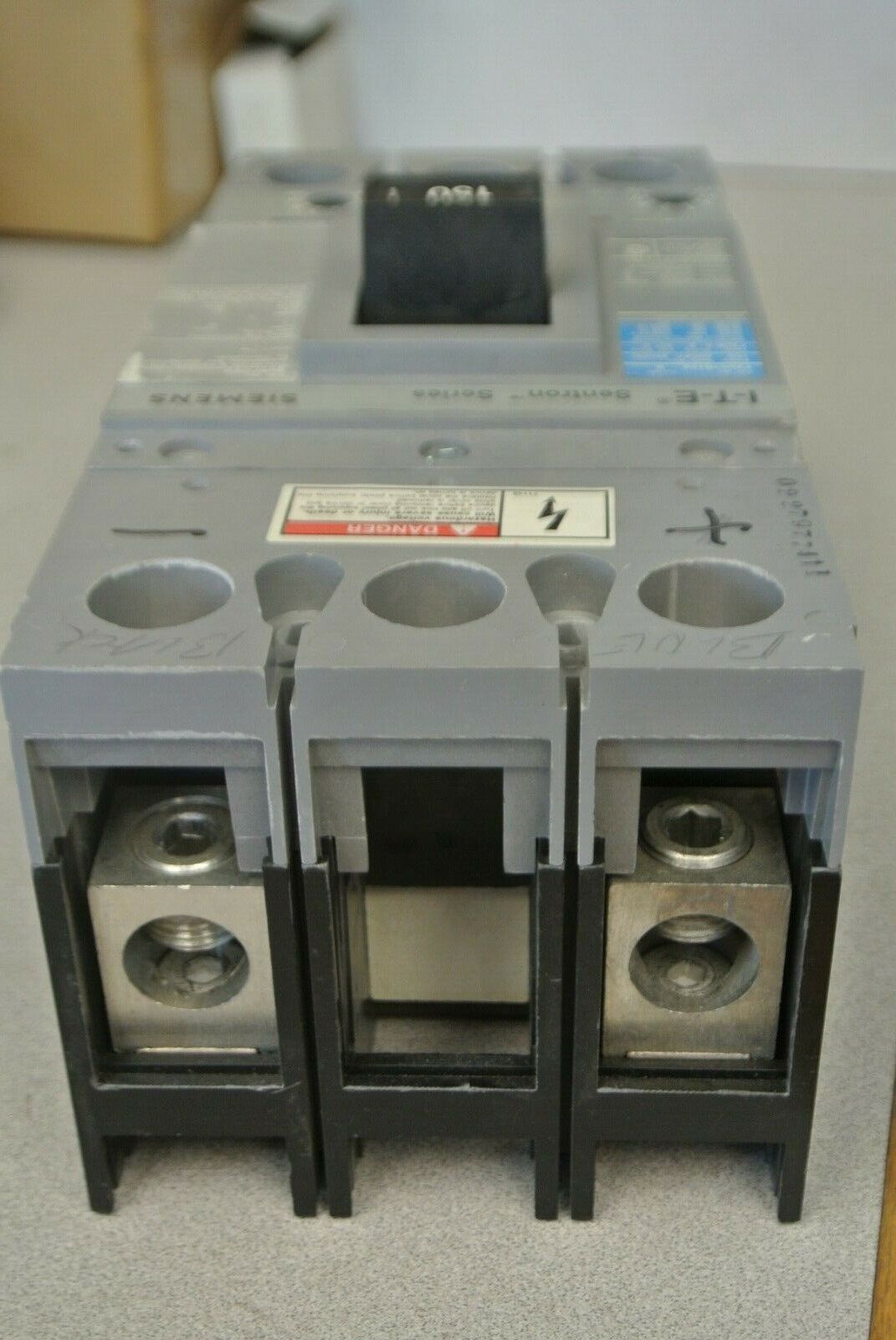 I-T-E / SIEMENS FXD62B150 SENTRON CIRCUIT BREAKER / 2-POLE / 150A TRIP / 600VAC