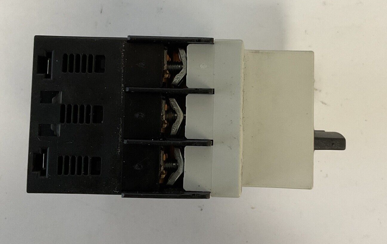 SIEMENS 3RV1021-0FA15 MOTOR STARTER 50/60HZ 600V 0.5-0.35A 6KV 6.5A ***LOTOF2***
