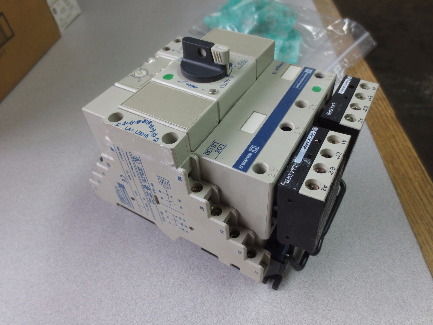TELEMECANIQUE LD5 LB130 + LA4 DFB (2) + LA1-LB015 + LB1LB03P05 REVERSING STARTER