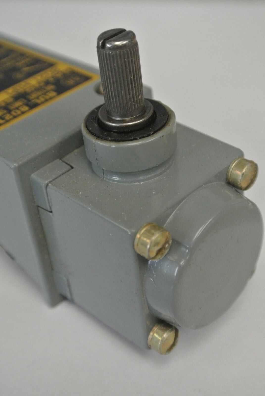 ALLEN-BRADLEY 802T-H1P1 PLUG-IN OILTIGHT LIMIT SWITCH / LEVER TYPE / NEW SURPLUS