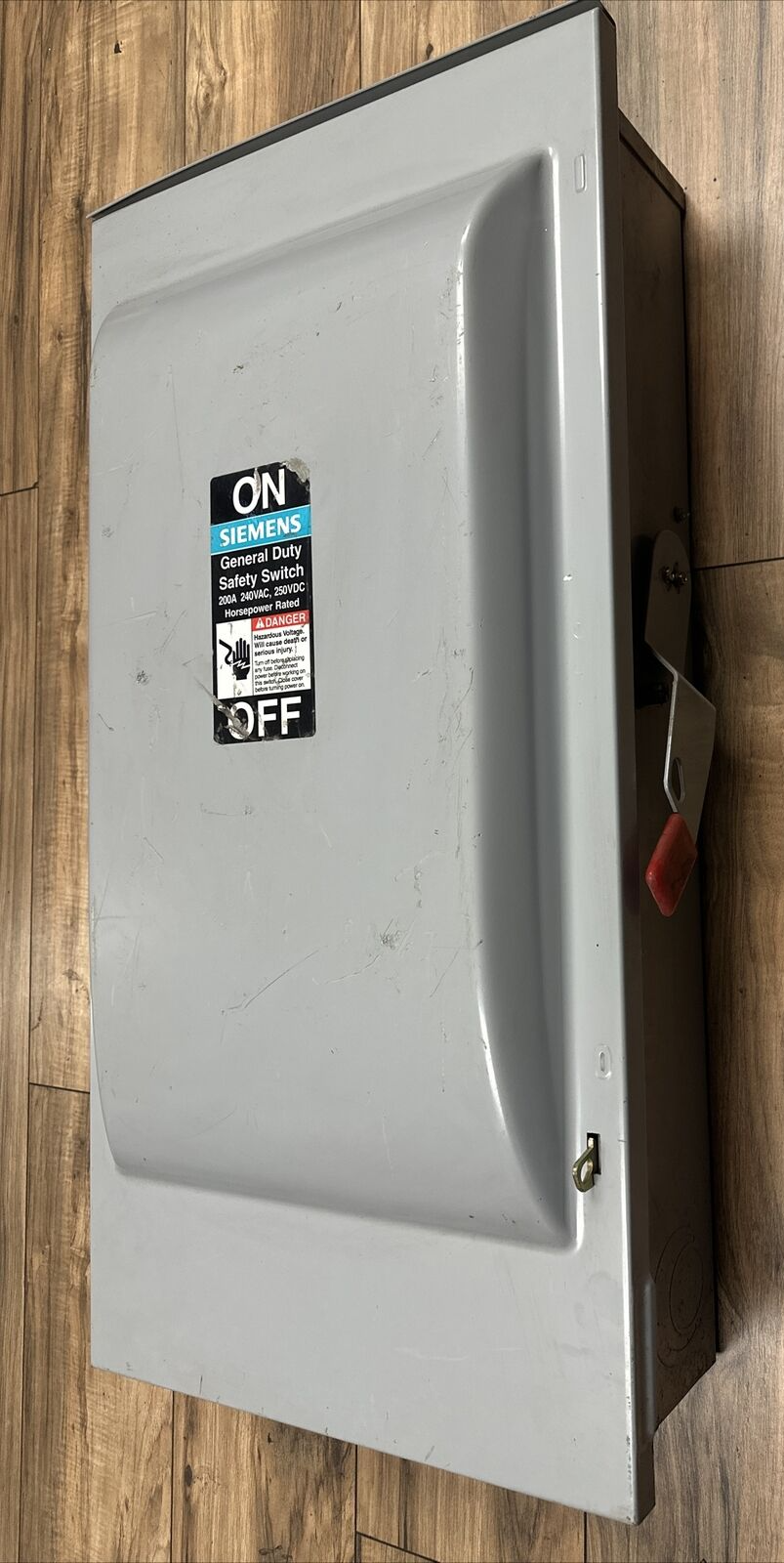 SIEMENS GNF324R TYPE VB II 200A 240VAC 3PH 60HP 240VDC 40HP TYPE 3R NON-FUSIBLE