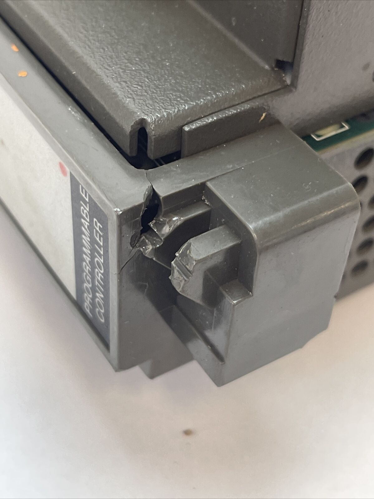 AEG MODICON PC-E984-685 CONTROLLER MODULE 115/230VAC 50/60HZ 1.0/0.5A