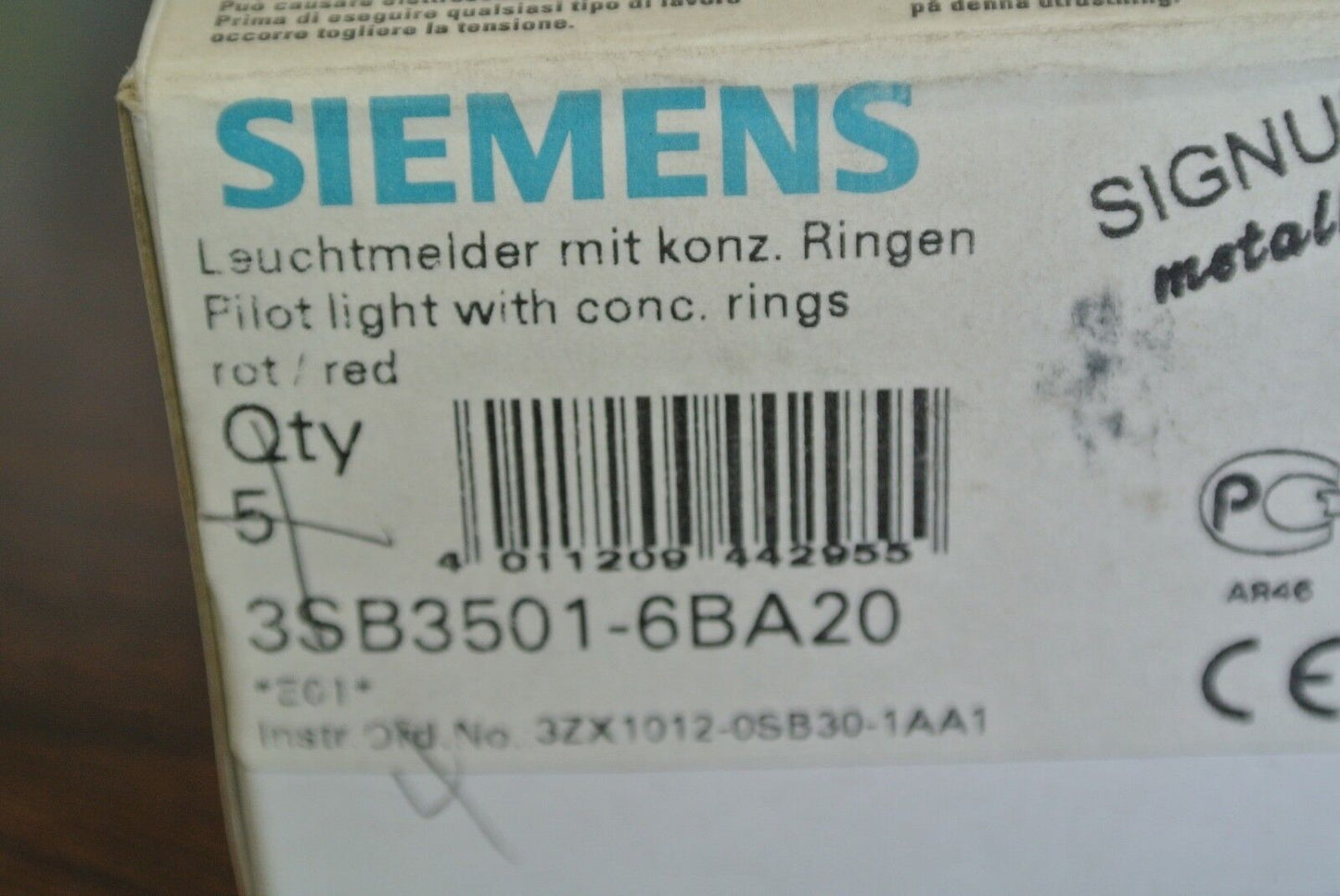 SIEMENS 3SB3501-6BA20 - PILOT LIGHT w/ CONC. RING - RED - NEW SURPLUS