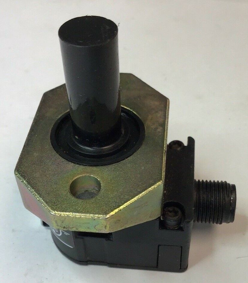 NAMCO CYLINDICATOR EE210-10444 LPR 3000PSI 1.025" PROBE 30VDC SENSOR UNIT