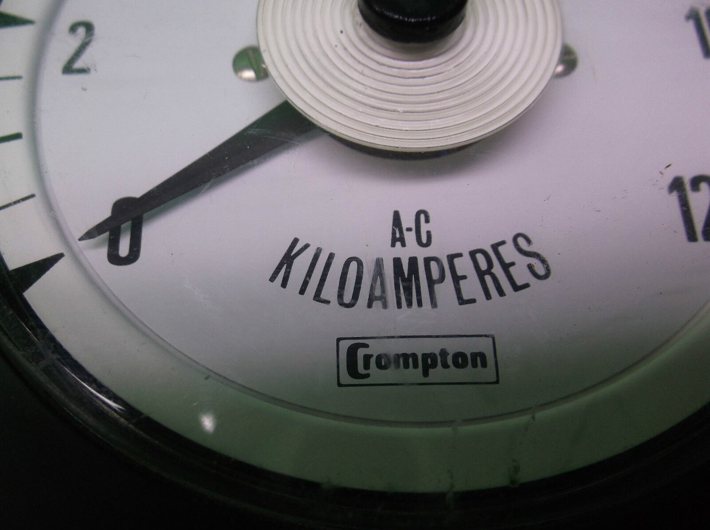 CROMPTON INSTRUMENTS PANEL METER 077-05FA-LSWA-C6 0/5 AMPS AC 0/12 KILOAMPS