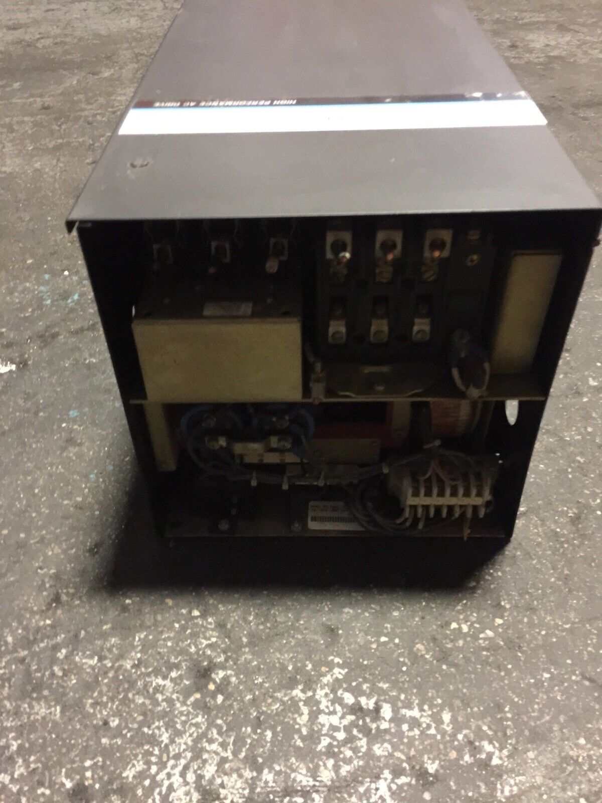 ALLEN BRADLEY 1392-B100-RK-MC-B-D1-F2-F4 AC DRIVE OUTPUT 440VAC 60A 3PH INPUT