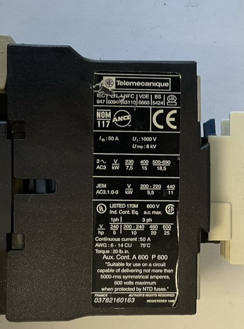 TELEMECANIQUE SQUARE D LC1 D3201,LADN11, LA4DA1E CONTACTOR