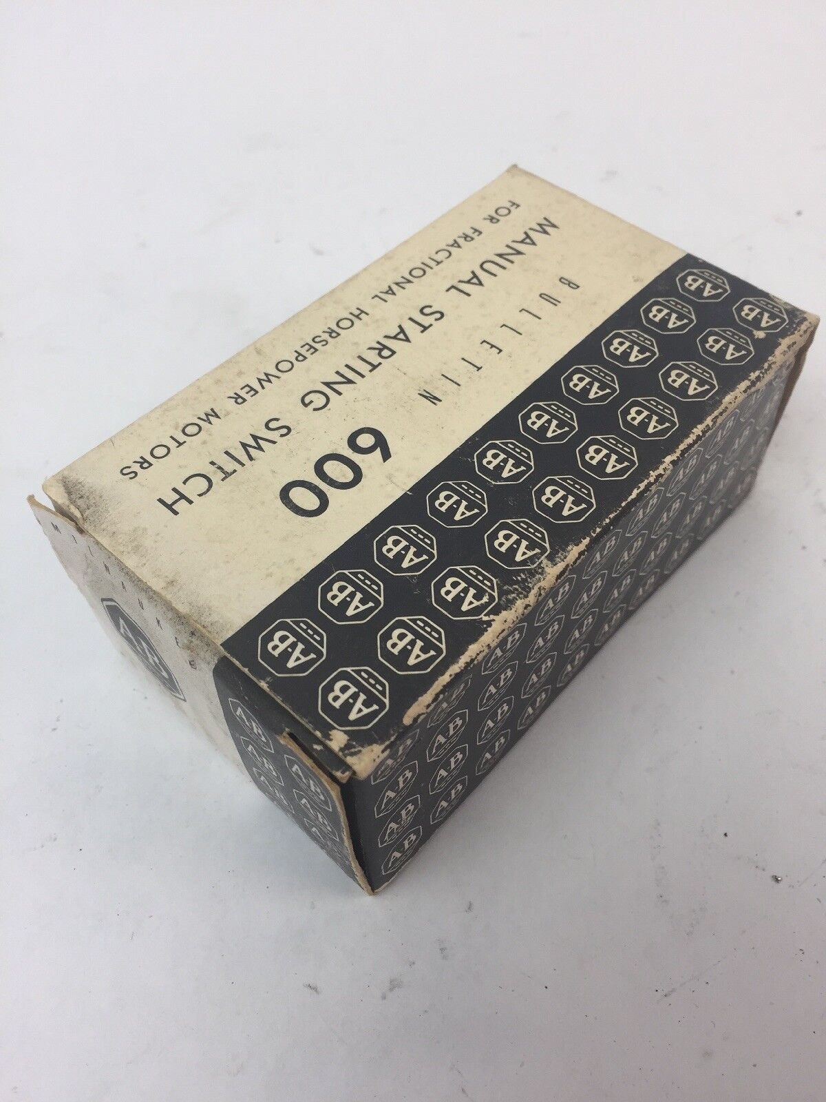 ALLEN BRADLEY 600-TOX48 MANUAL STARTING SWITCH SER B POLE 1 TYPE KEY NEMA OPEN