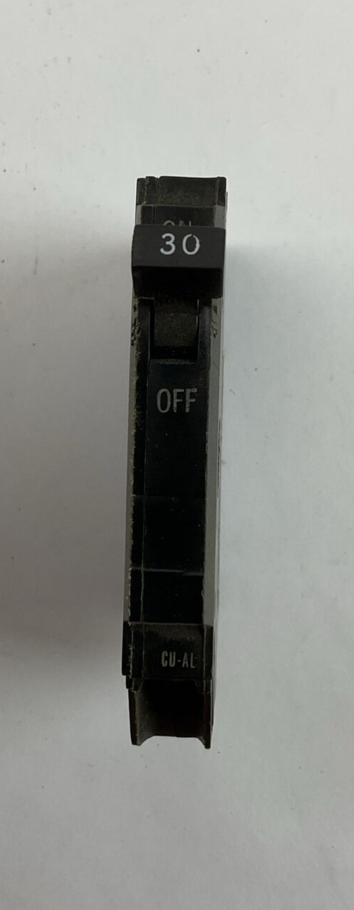 GE TQP130 30AMP 120/240VAC 1POLE CIRCUIT BREAKER (LOT OF 3)