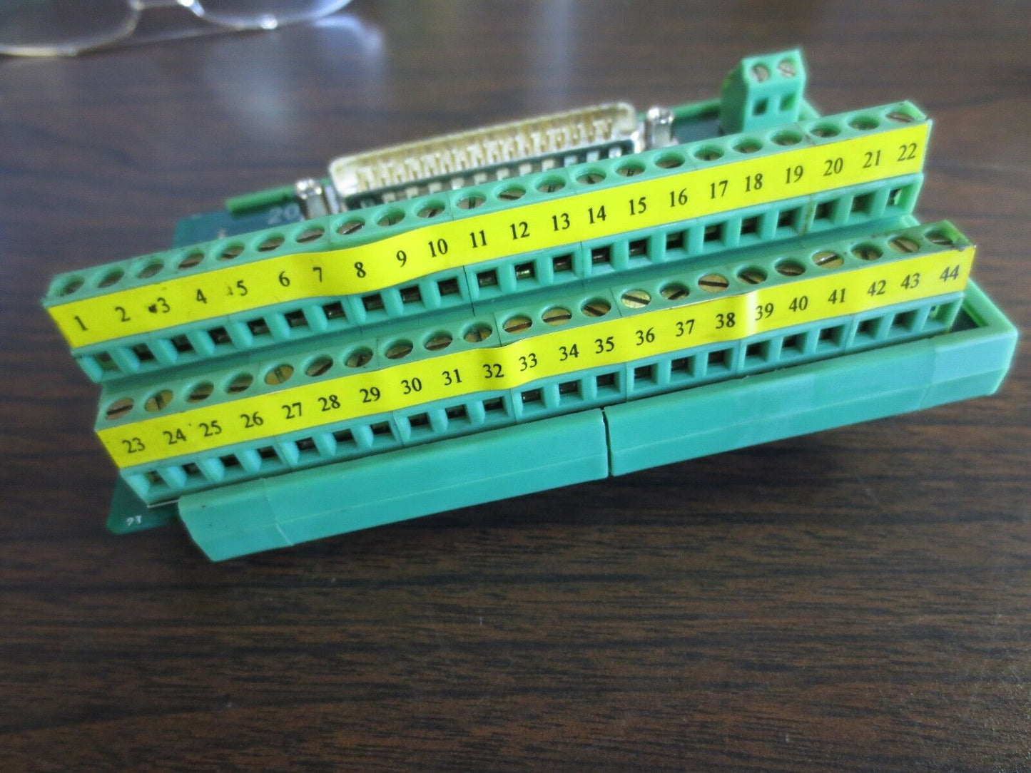 ALLEN-BRADLEY 2090-U3BB-D4 BREAKOUT BOARD / INTERFACE MODULE