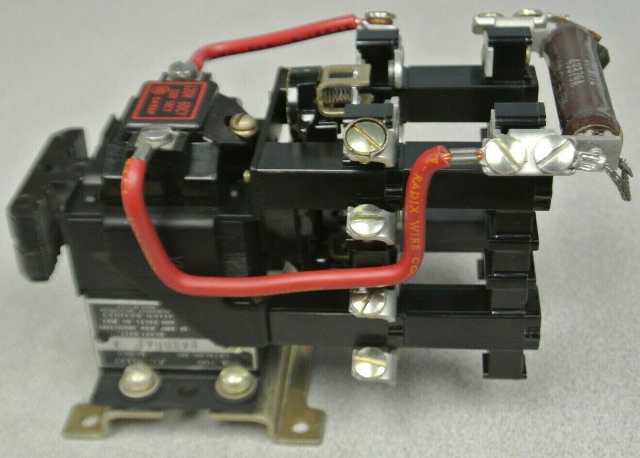 ALLEN-BRADLEY 700-BA300A1, Series A / RELAY / 3-POLE / N.O. / 120V / NEW SURPLUS