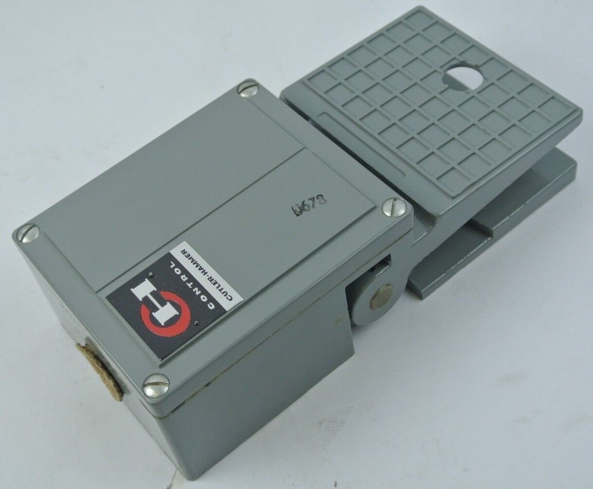 CUTLER-HAMMER 10251H33B TYPE B FOOT SWITCH FRONT TREADLE AC/DC 600V NEW SURPLUS