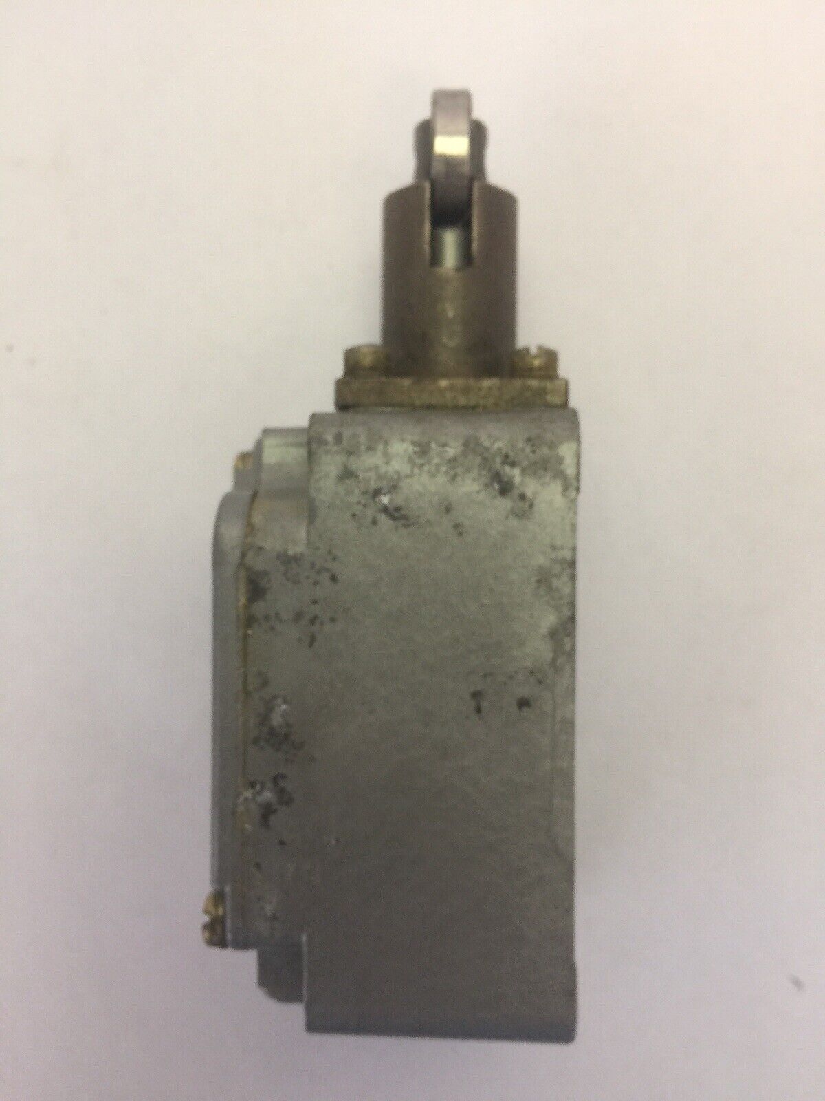MICRO SWITCH A DIVISION OF HONEYWELL 5LS6 LIMIT SWITCH