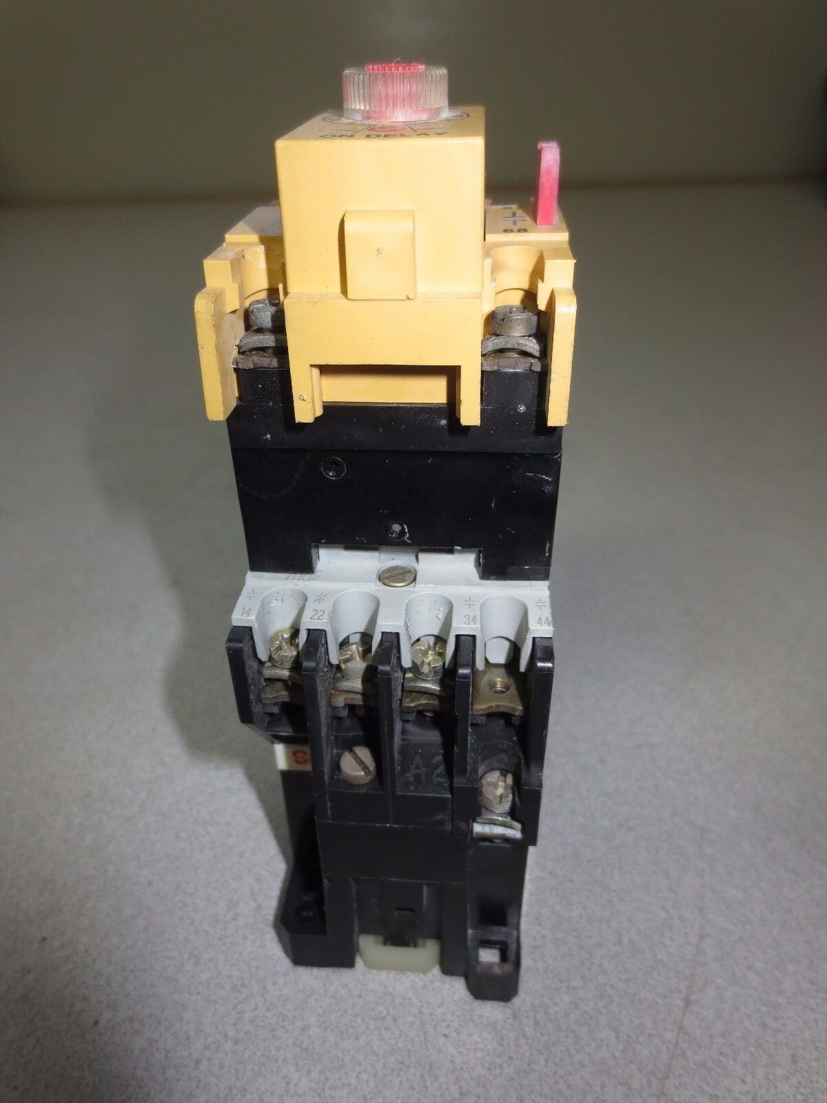 ALLEN-BRADLEY 700-F310A1 Ser. C - RELAY, 120/110 VAC w/ 196-FTA TIMER