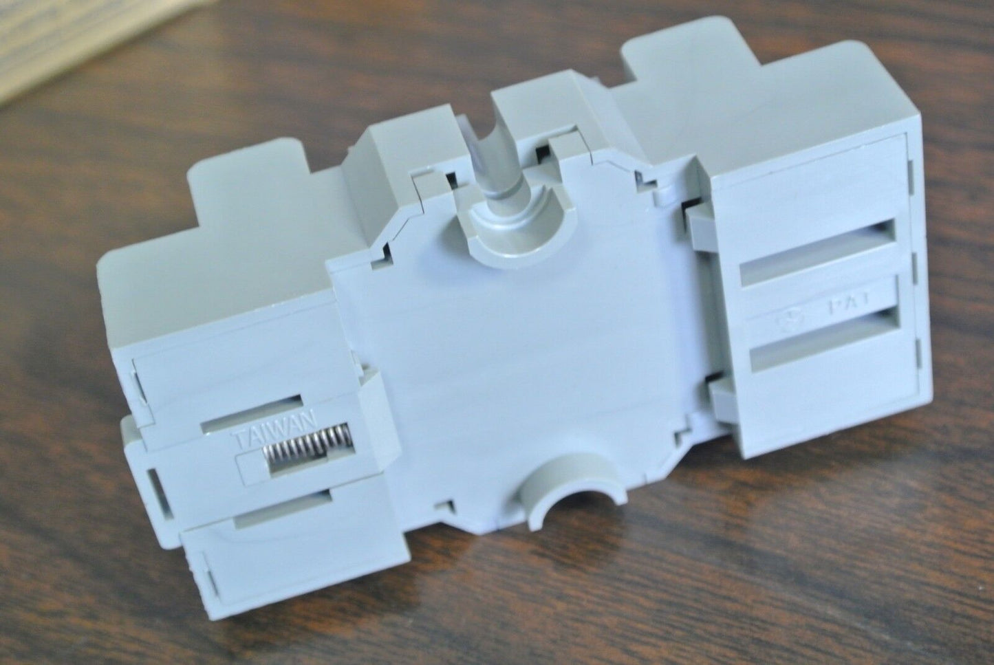 SQUARE D 8501 NR82 RELAY SOCKET / BASE Ser. B - 10A, 300V NEW SURPLUS 8501NR82