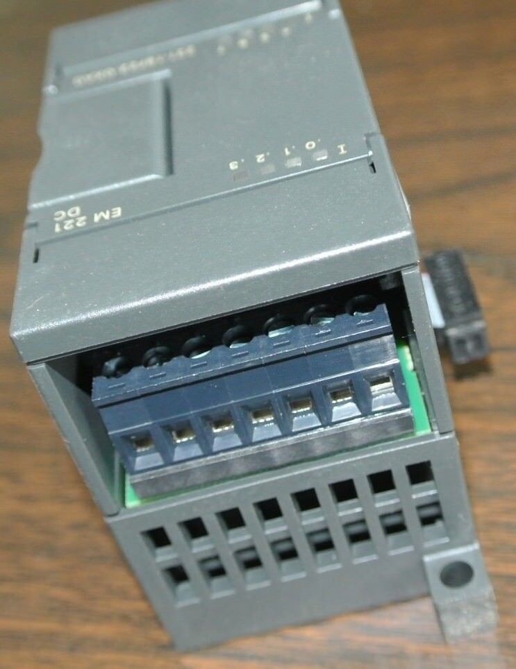 SIEMENS 6ES7 221-1BF22-0XA0 DIGITAL INPUT MODULE 8x24VDC, 15-30V NEW SURPLUS
