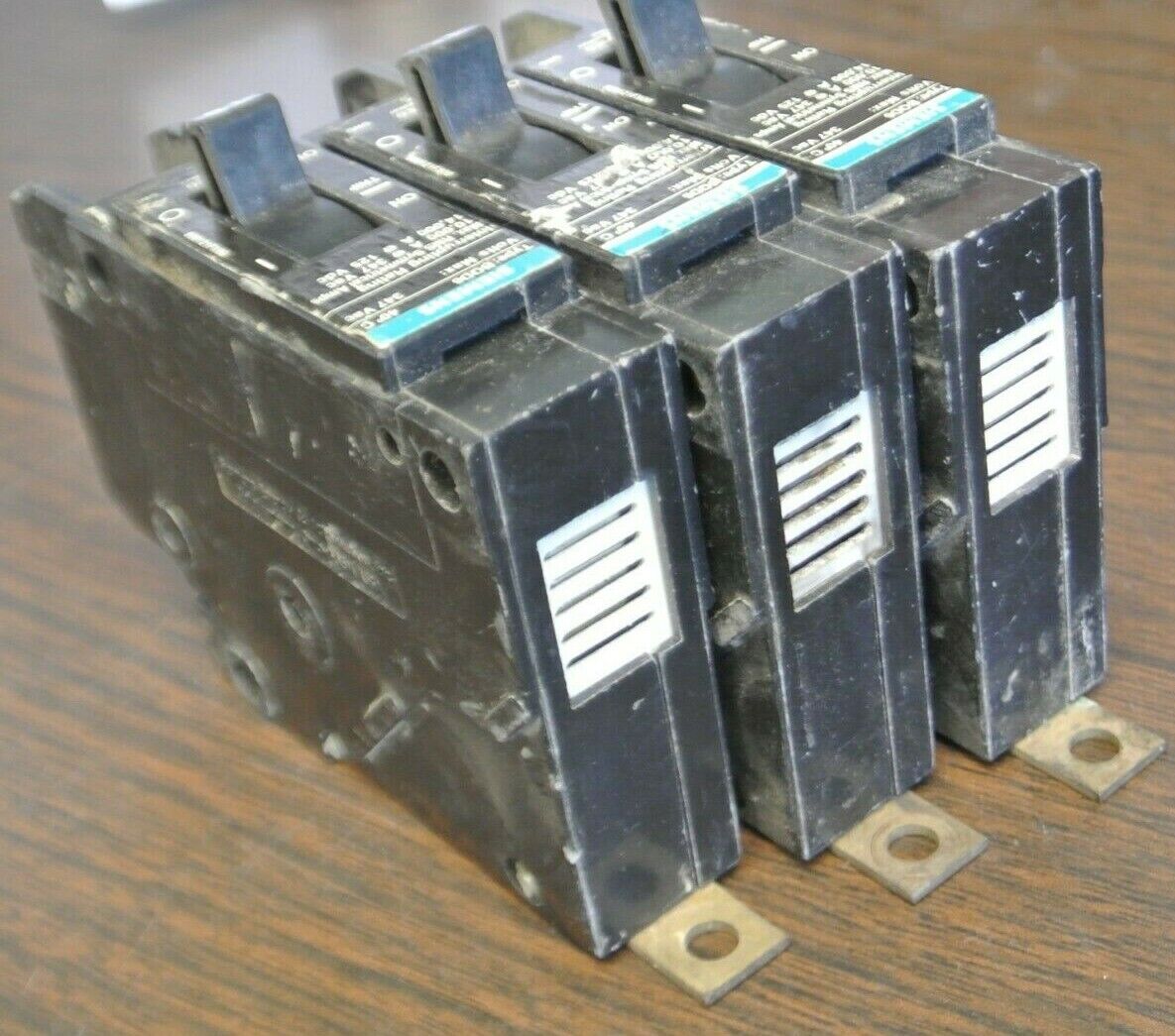 SIEMENS BQD6115 BOLT-ON CIRCUIT BREAKER 15A 347VAC 1-POLE ***LOTOF3***