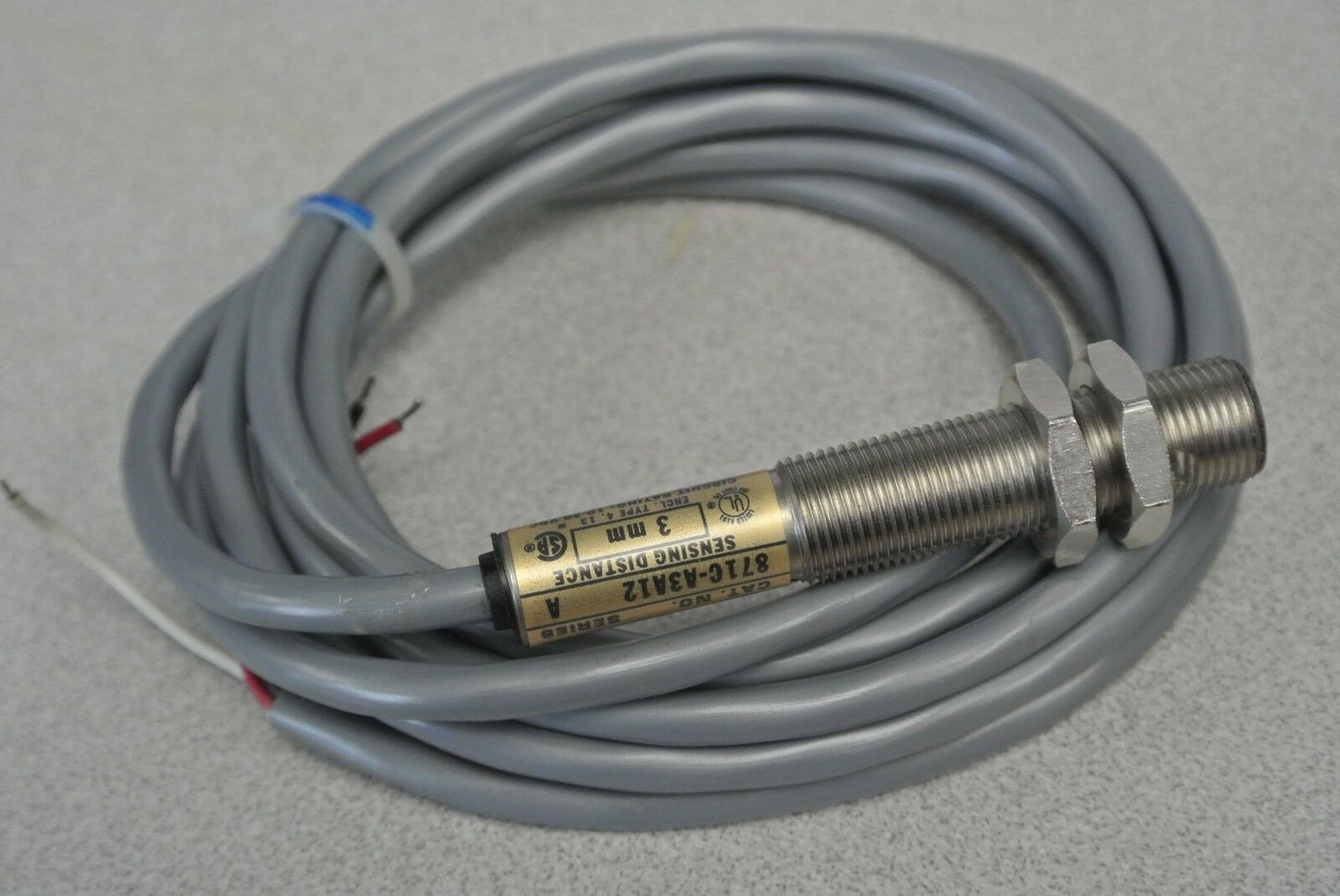 ALLEN-BRADLEY 871C-A3A12 CYLINDRICAL INDUCTIVE PROXIMITY SWITCH / 10-30VDC 3mm