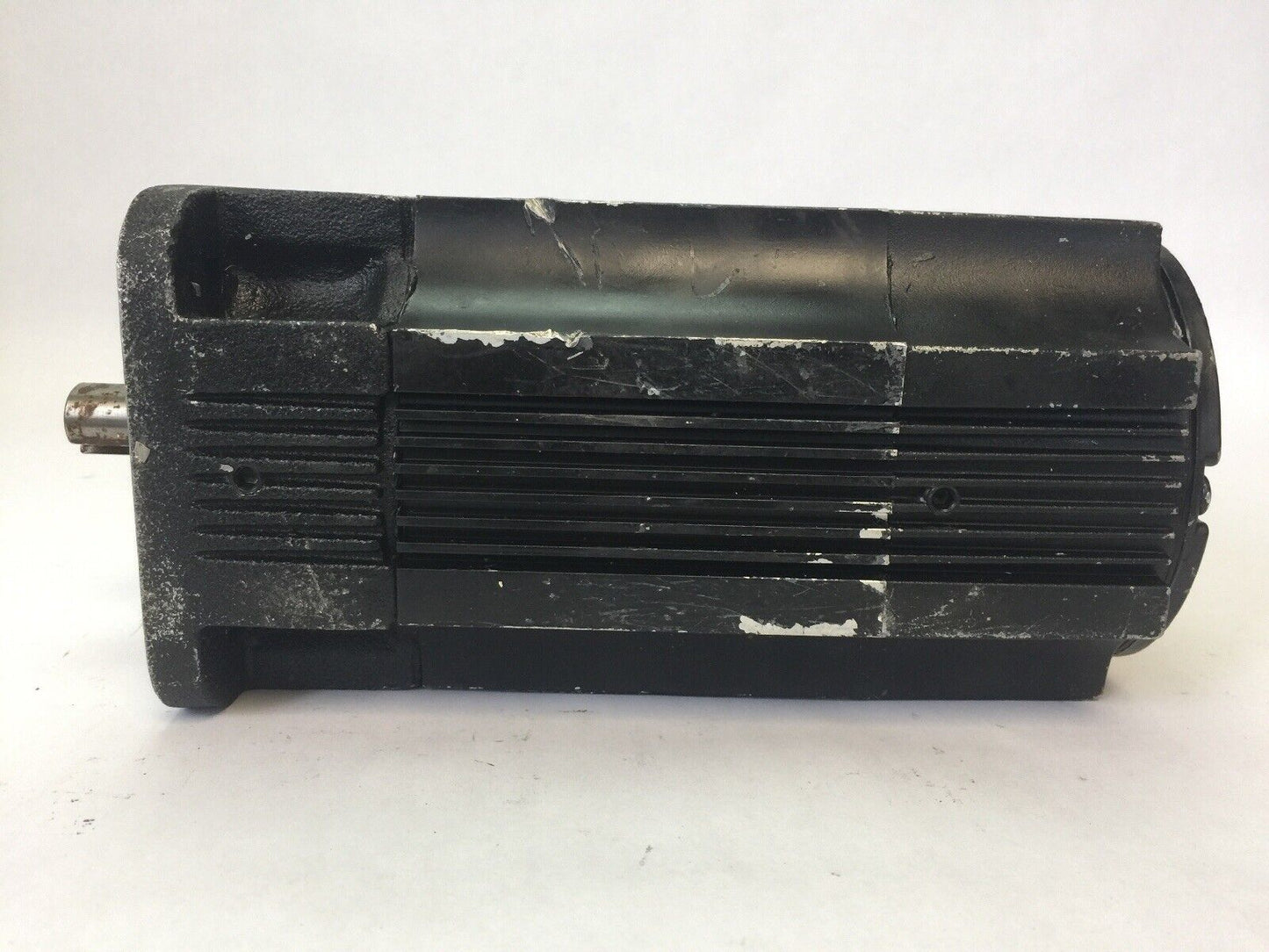 ALLEN BRADLEY 1326AB-B410G-M2L SERVO MOTOR 5000 RPM 2.44AMPS SERIES B 460V 3 PH