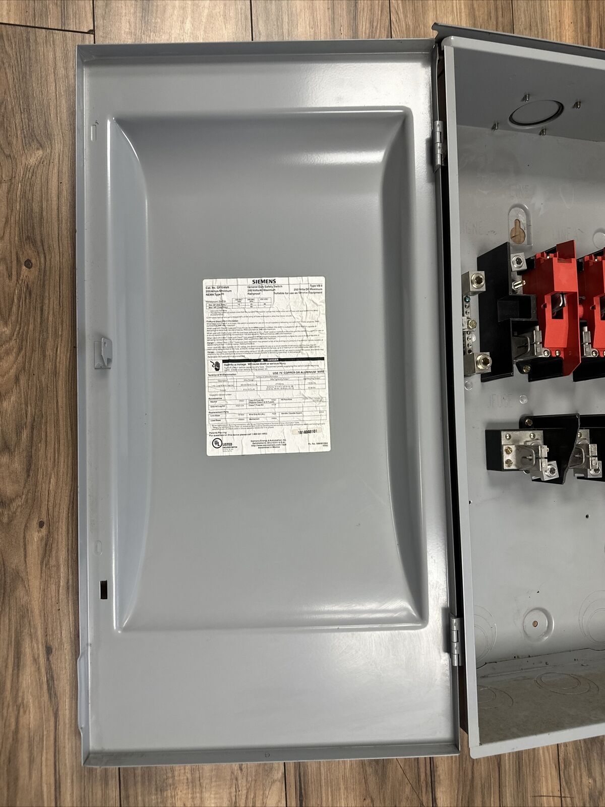 SIEMENS GF324NR TYPE VB II 200A 240VAC 3PH 60HP 240VDC 40HP TYPE 3R FUSIBLE