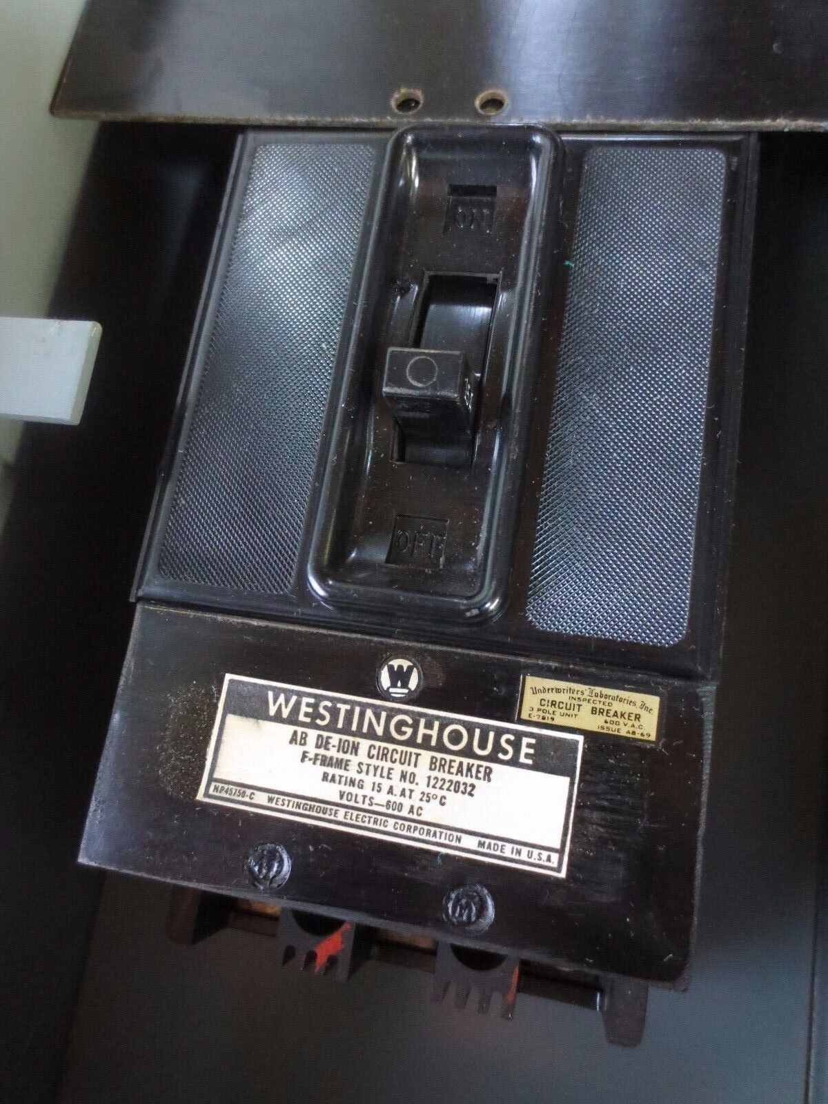 WESTINGHOUSE 1470597 TYPE CBP CIRCUIT BREAKER & ENCLOSURE
