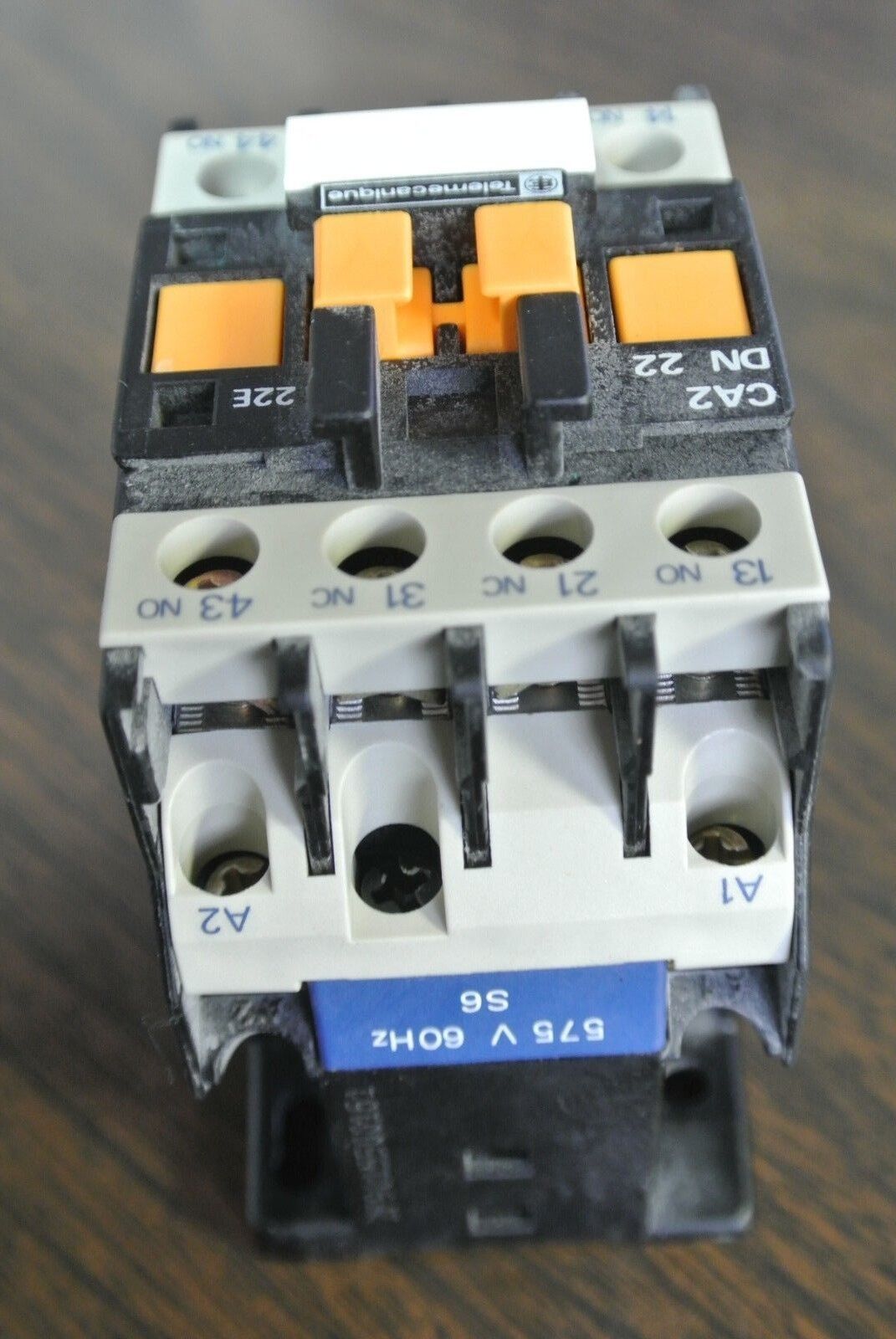 TELEMECANIQUE CA2DN22F6 CONTROL RELAY - 600VAC - 575V, 60Hz COIL - NEW SURPLUS