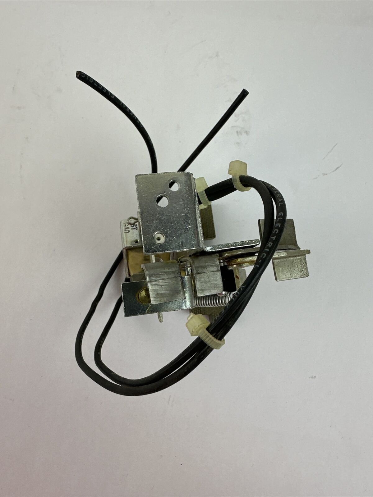 GE TKMASTA8 SHUNT TRIP 24VDC