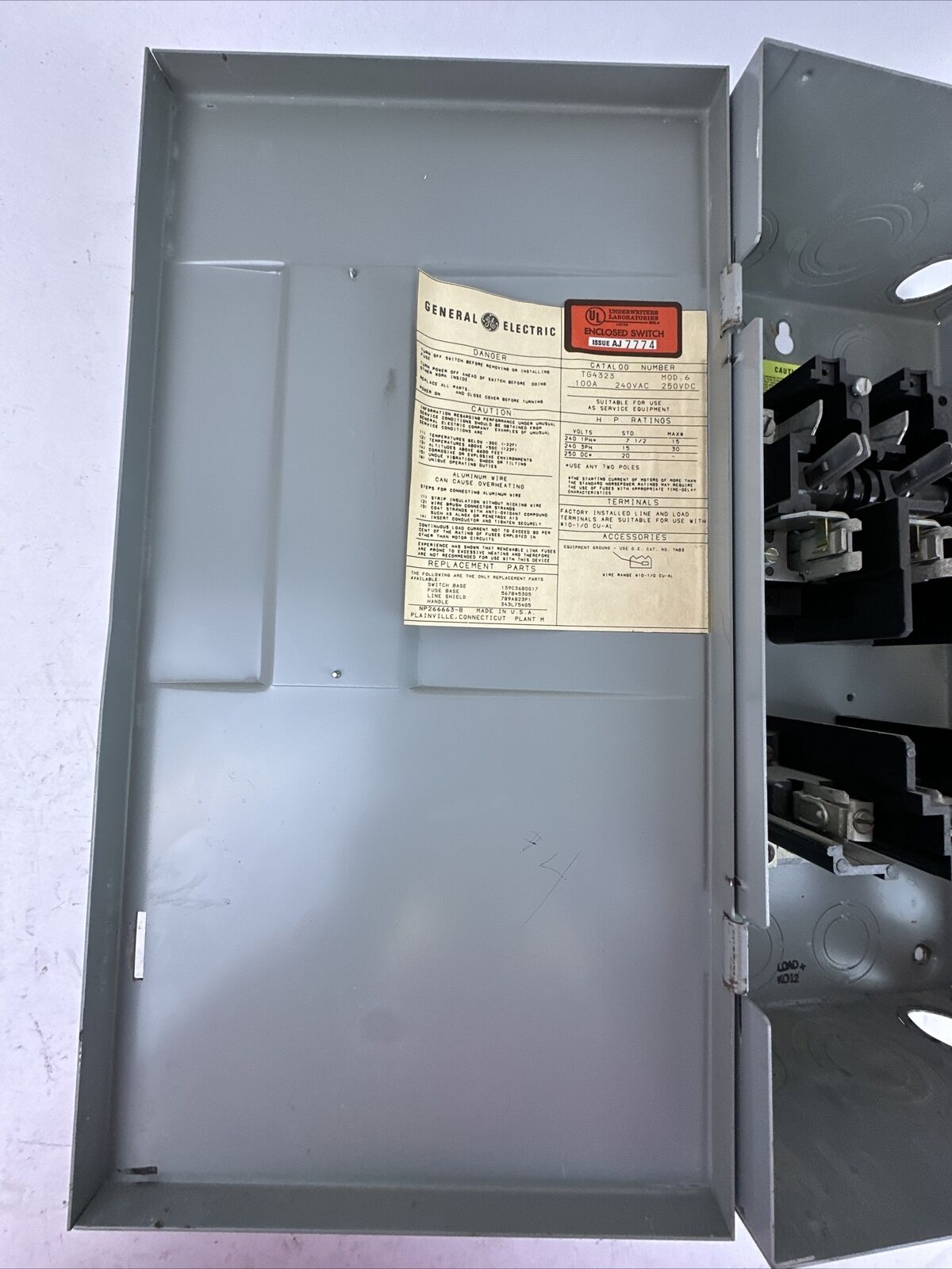 GE TG4323 FUSIBLE SAFETY SWITCH MOD 6 100A 240VAC 3PH 30HP 250VDC 20HP 3P TYPE 1